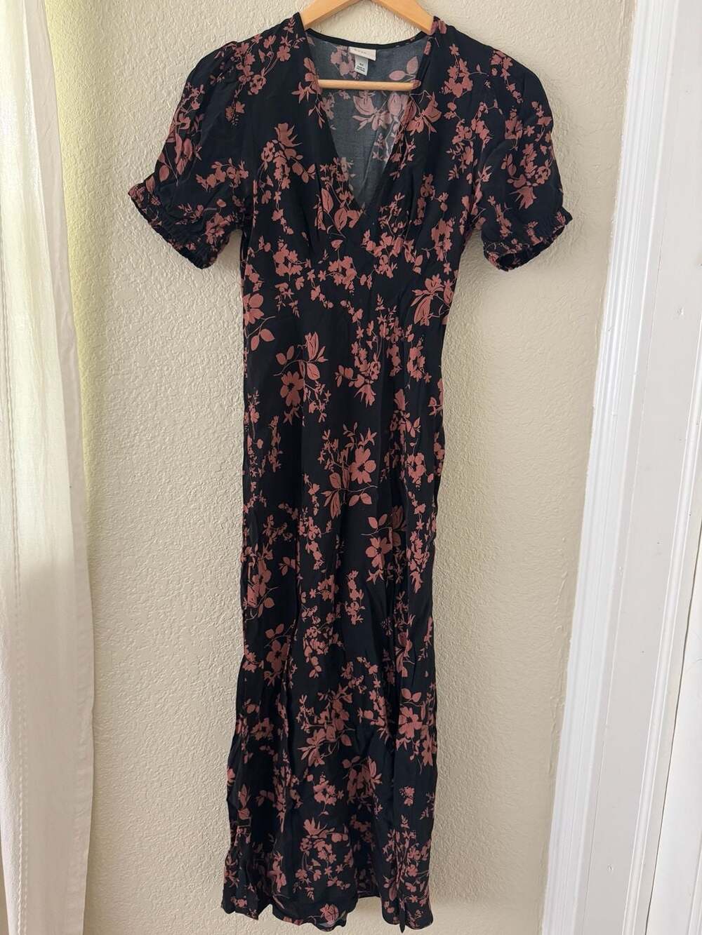 A New Day Women's Black and Pink Floral Print Puff Sleeve V-Neck Midi Dress